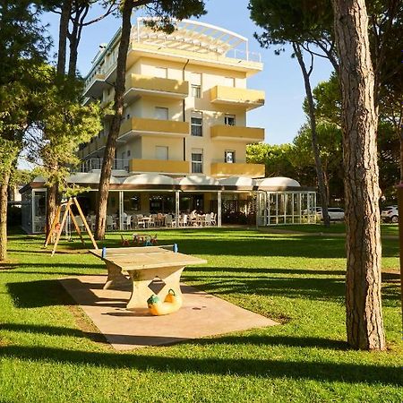 Aparthotel La Pineta Τζεσόλο Λίντο Εξωτερικό φωτογραφία