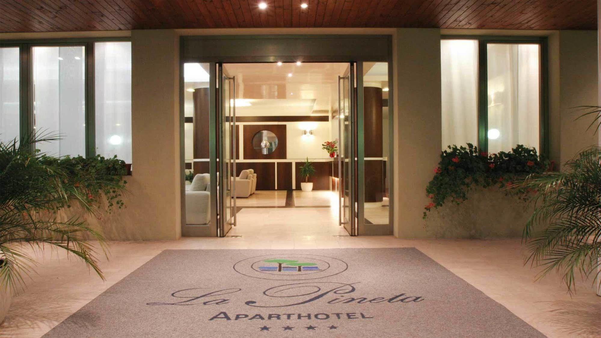 Aparthotel La Pineta Τζεσόλο Λίντο Εξωτερικό φωτογραφία